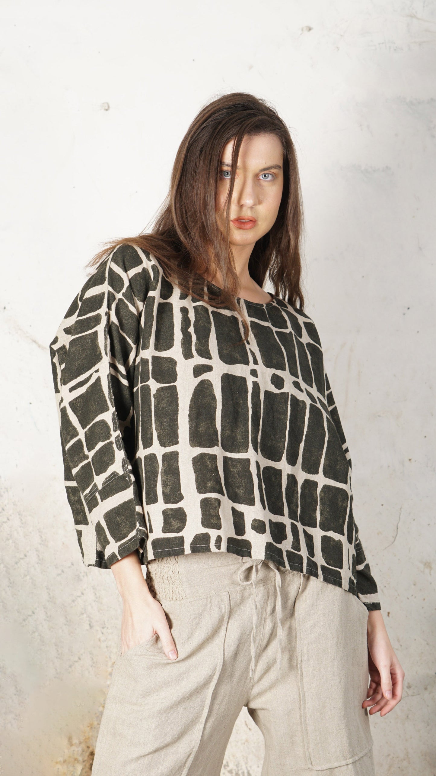 Klaus Linen Blend Top in Khaki