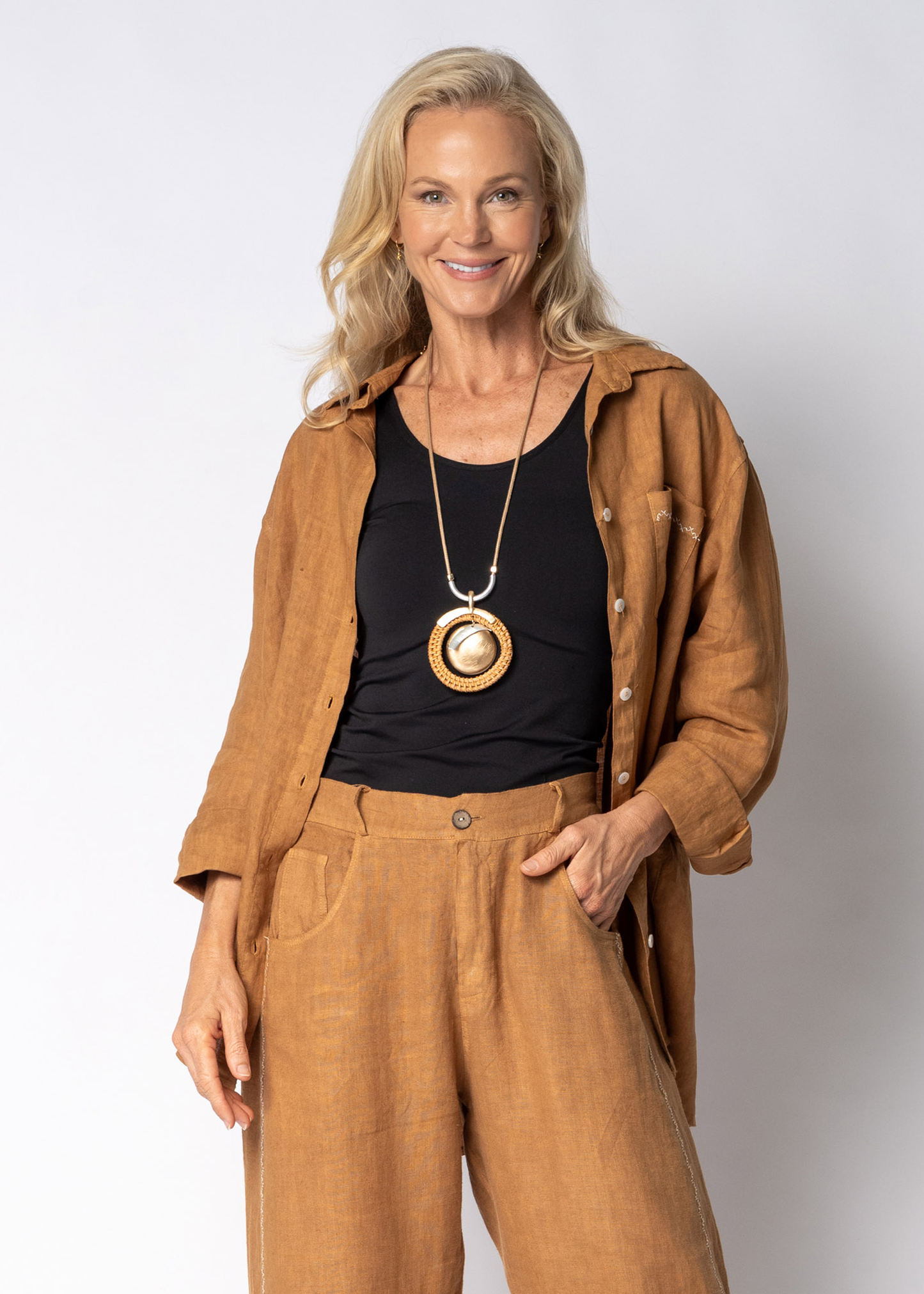 Christy Linen Top in Sahara Sand