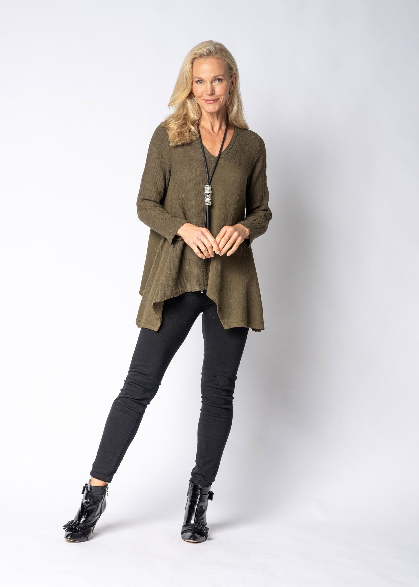 Fable Linen Top in Moss Green