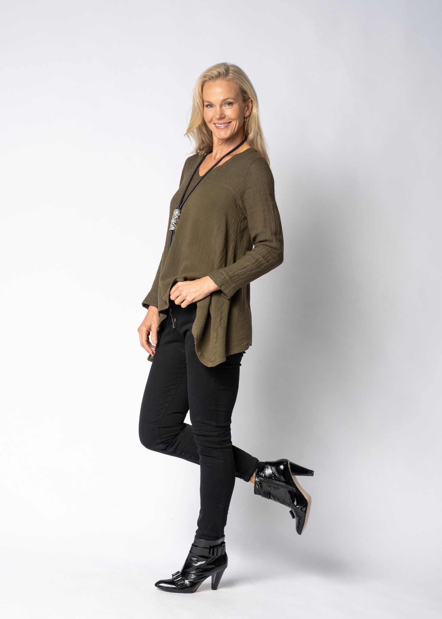 Fable Linen Top in Moss Green