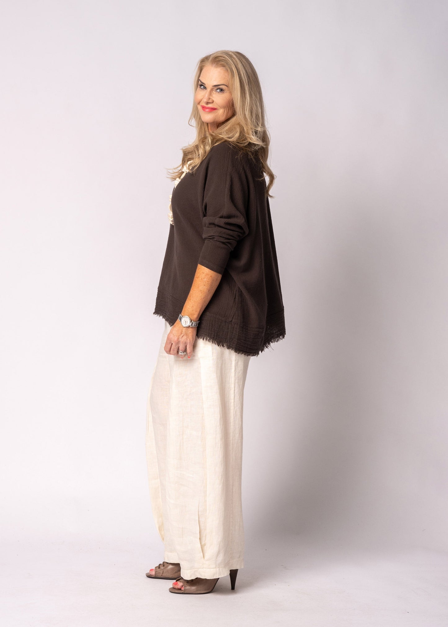 Arwyn Linen Blend Top in Chocolate Truffle