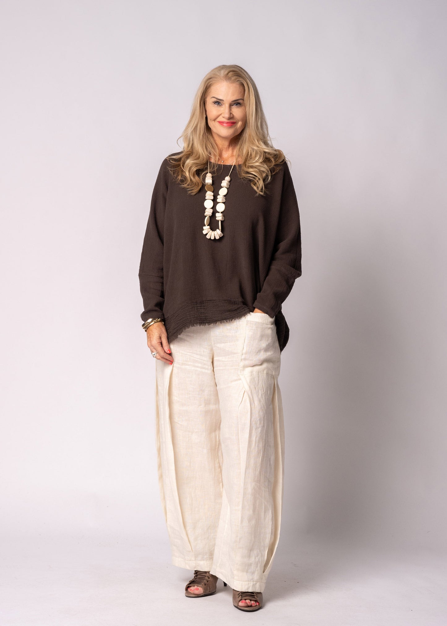 Arwyn Linen Blend Top in Chocolate Truffle