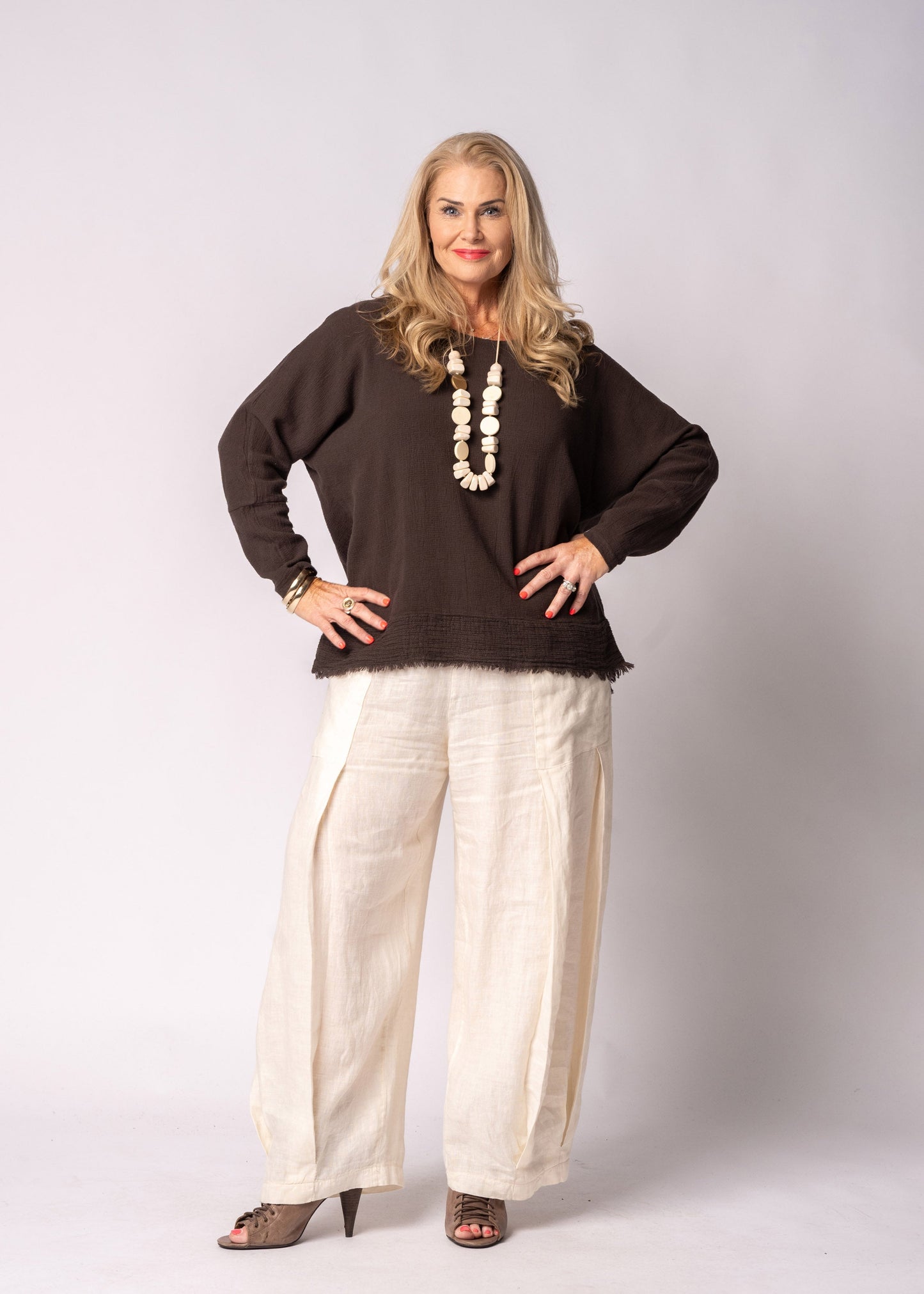 Arwyn Linen Blend Top in Chocolate Truffle