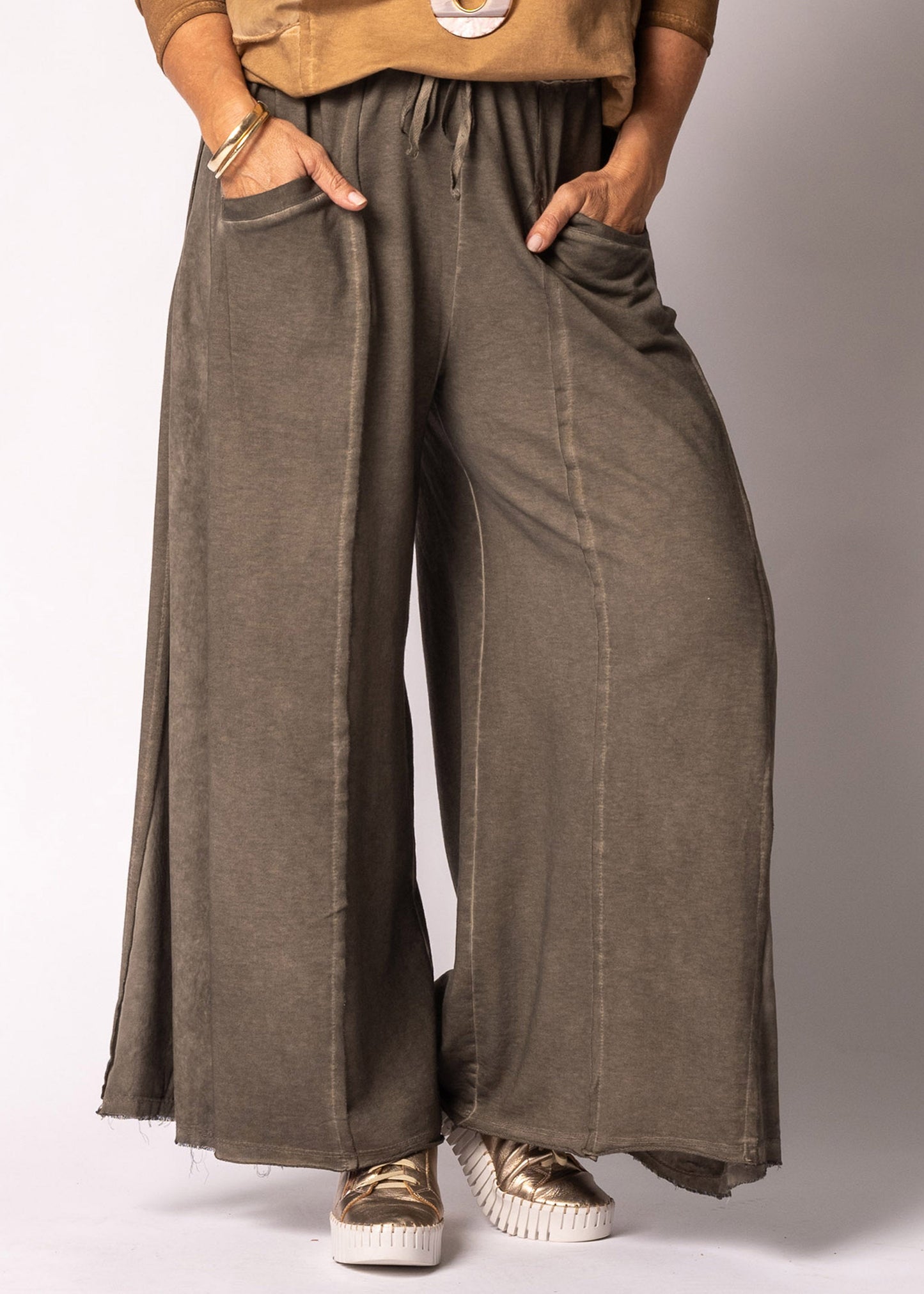 Novelia Pants in Moss Green