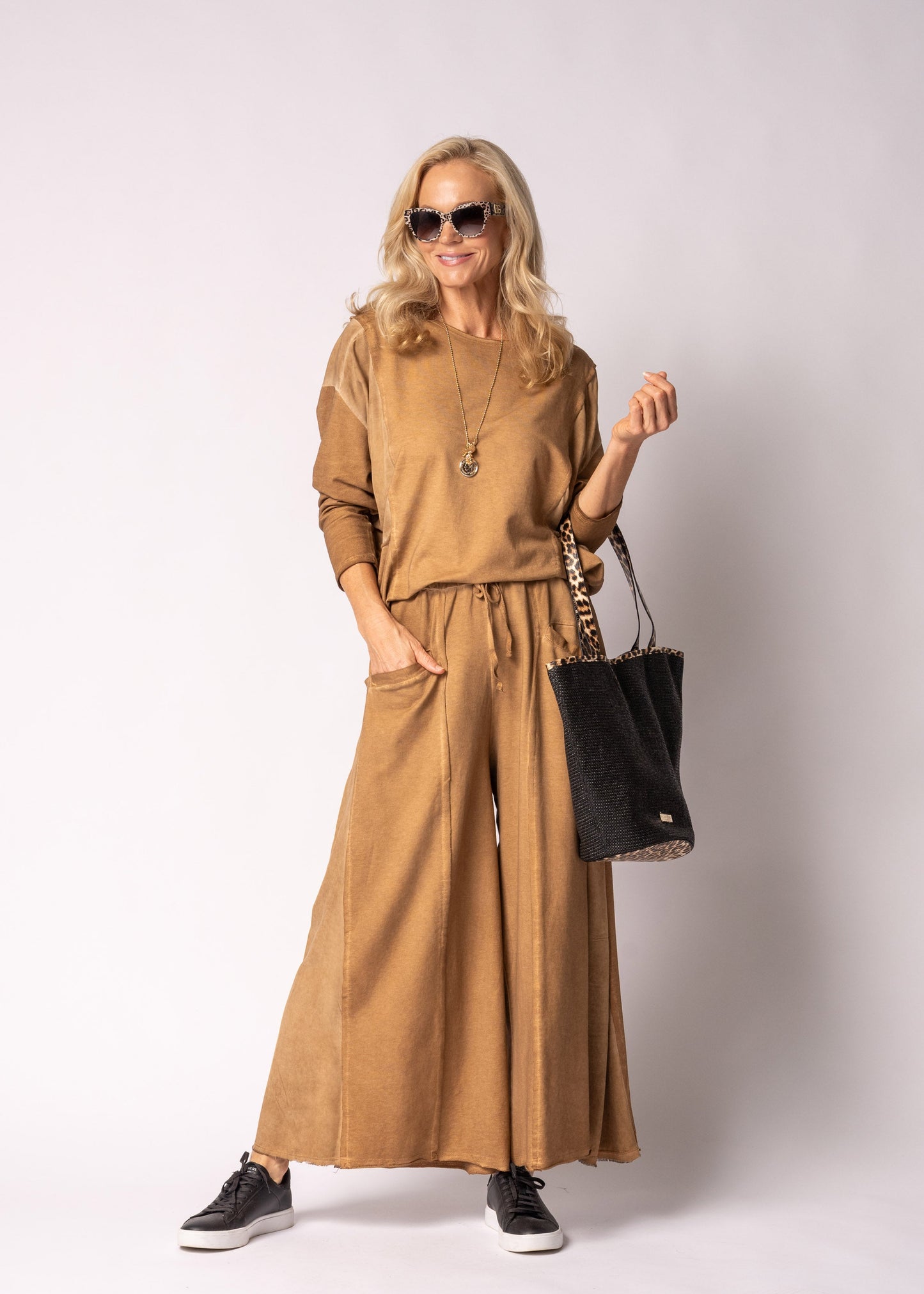 Novelia Pants in Sahara Sand