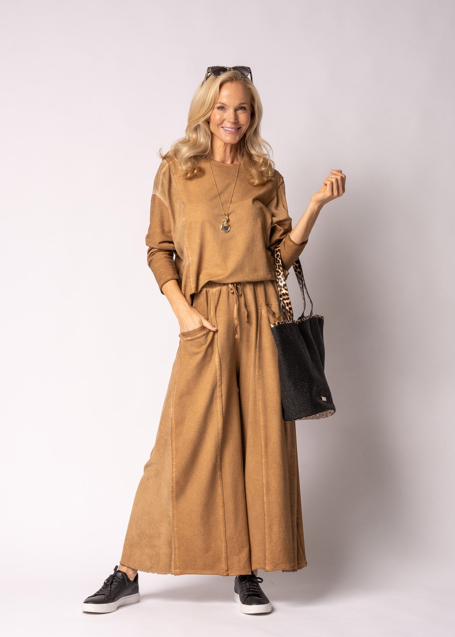 Novelia Pants in Sahara Sand