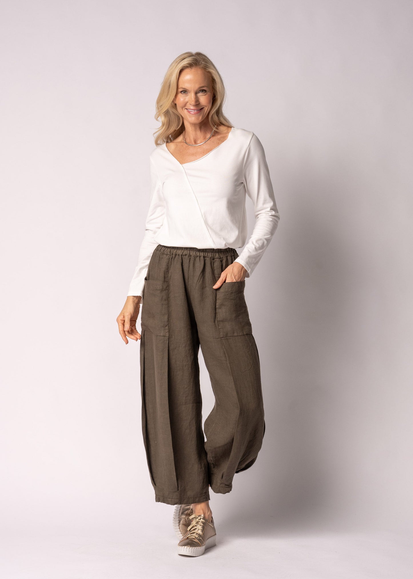 Olenna Linen Pants in Moss Green