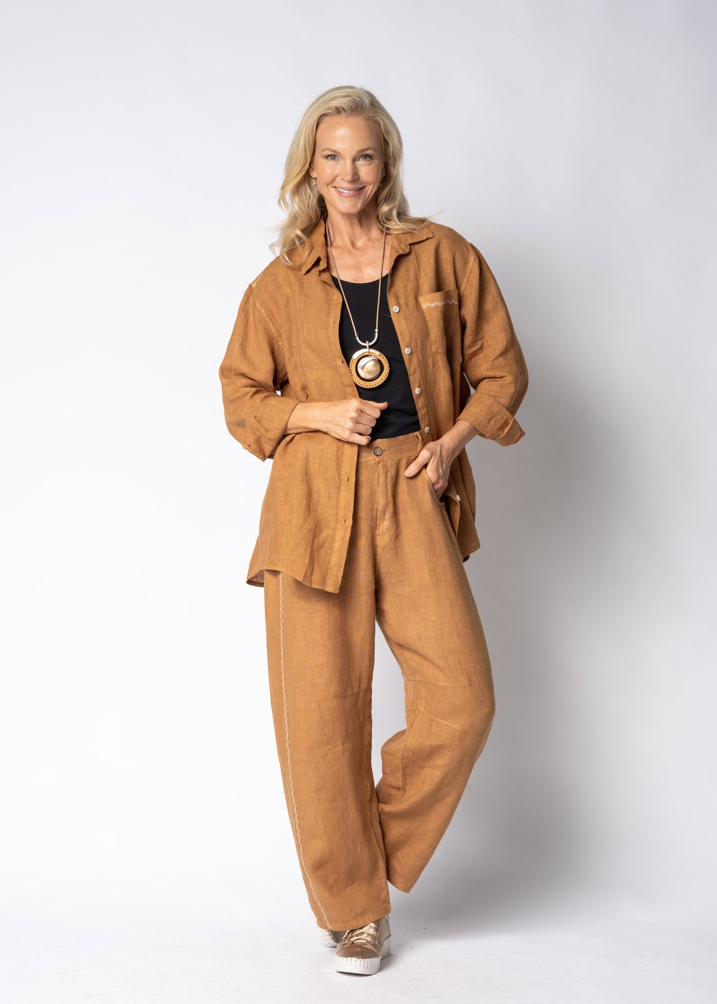 Christy Linen Top in Sahara Sand