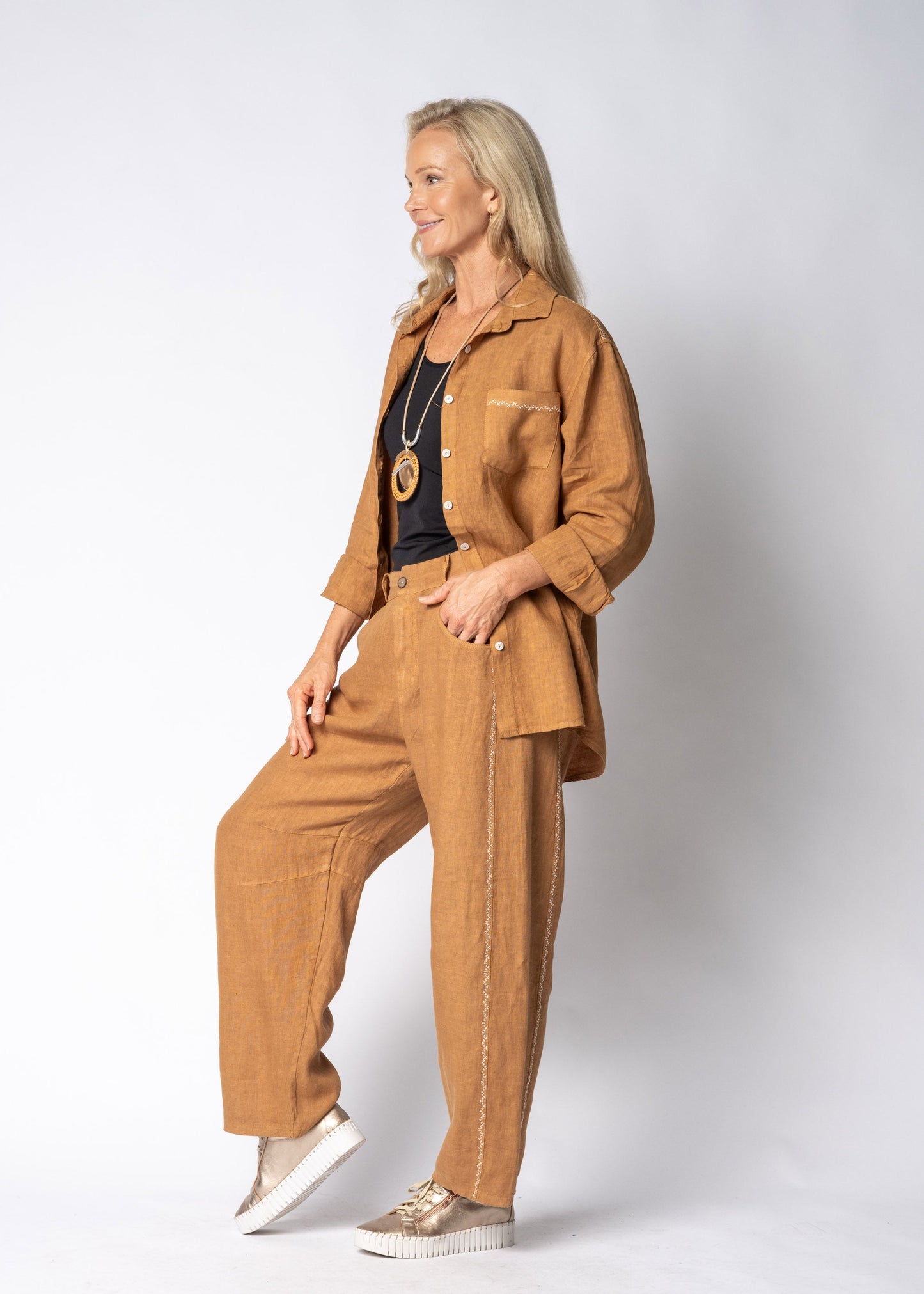 Christy Linen Top in Sahara Sand