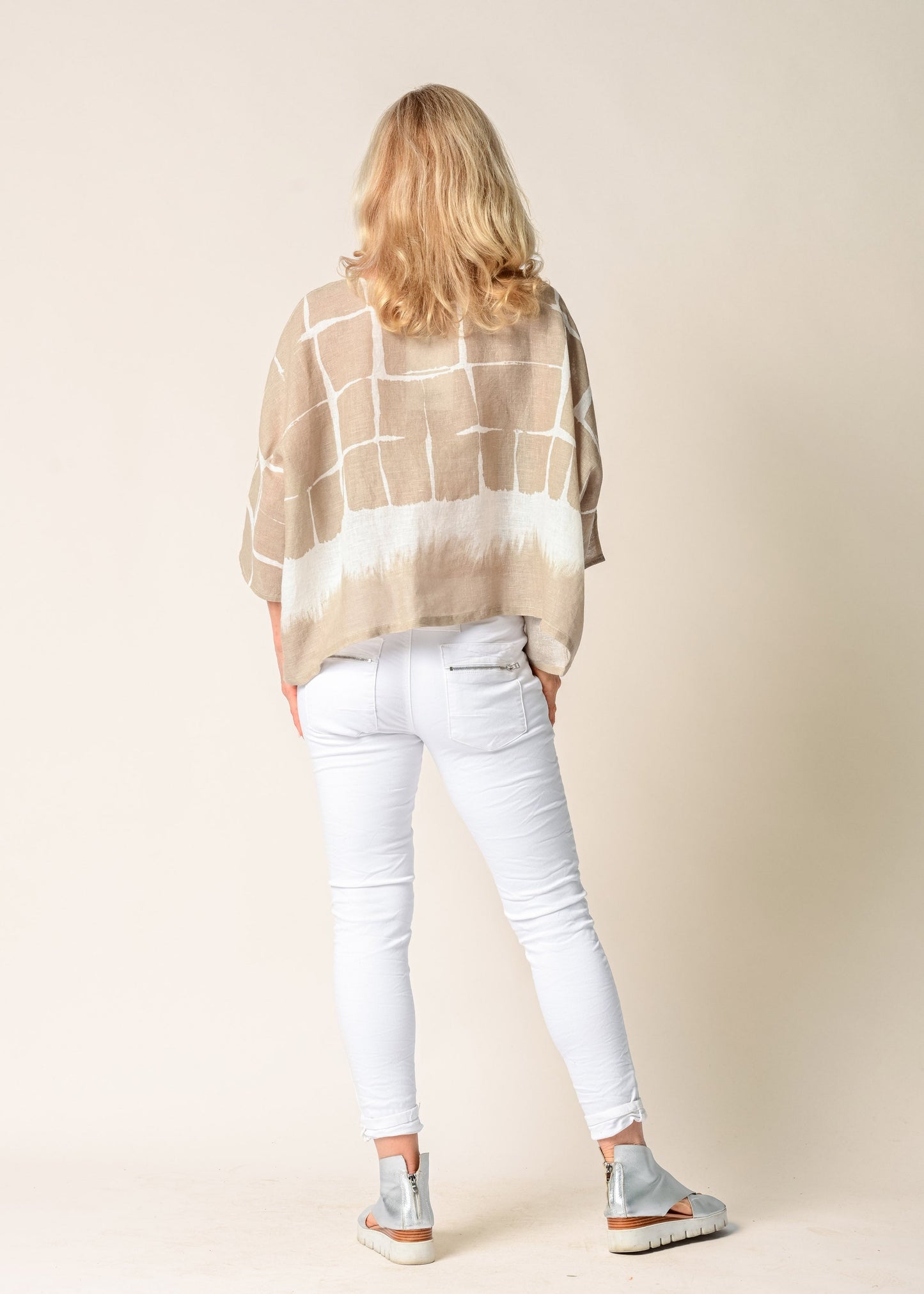 Harlan Linen Top in Mocha
